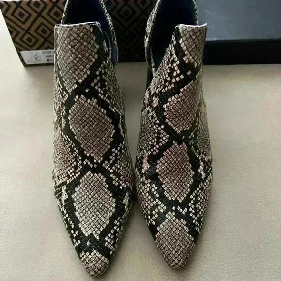 Charles David Faux Snake Skin Heel Booties 8.5 - Picture 5 of 10